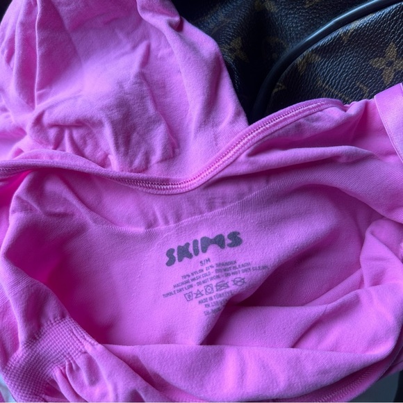 Skims Seamless Sculptung Bodysuit Neon Orchid Small/Medium - Picture 7 of 7